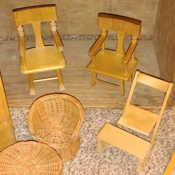 Vintage STROMBECKER Natural Wood and Wicker DOLLHOUSE Lot 14 Pieces TLC - Picture 4 of 10